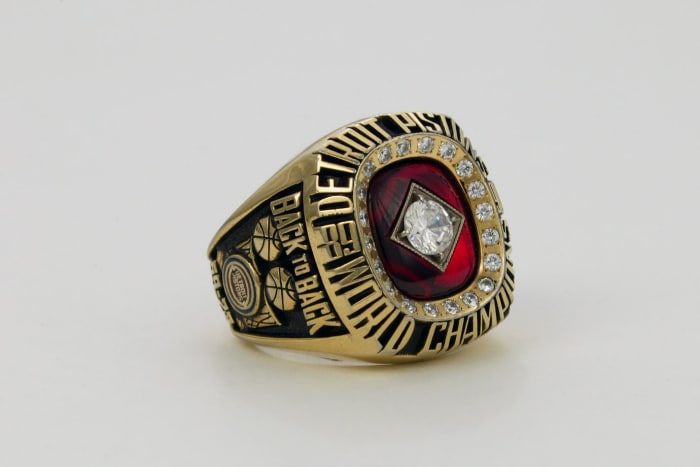 1990-Detroit-PIstons-NBA-Championship-ring.jpg
